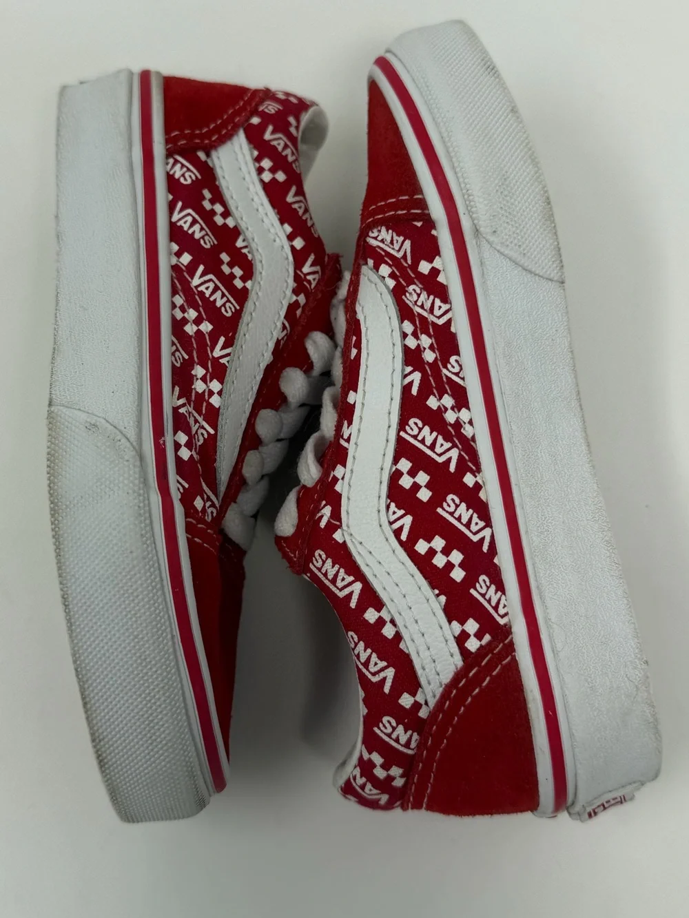 Kids Vans Red Low-Top Skate Sneakers Sz. 11